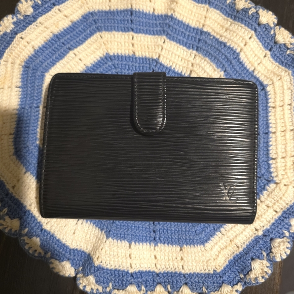 Black Textured Wallet - Picture 2 of 9